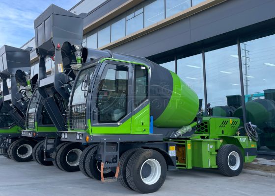 self loading concrete mixer LT4.0 to New Zealand